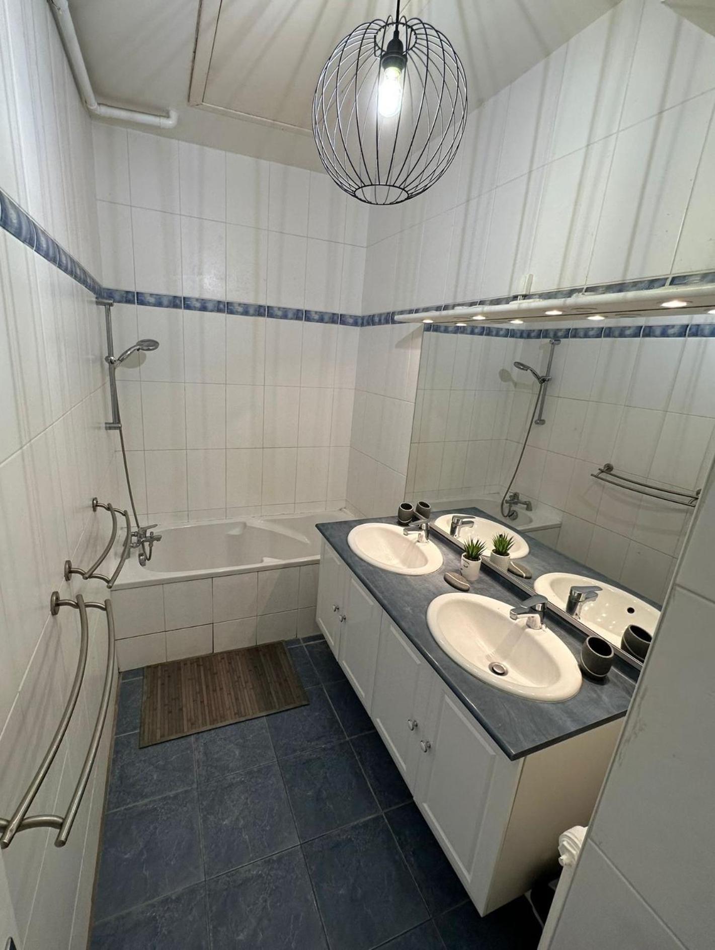 Maison De Ville Plein Centre, 3 Etoiles, A 200M De La Plage, Parking Prive, Wifi Royan Luaran gambar