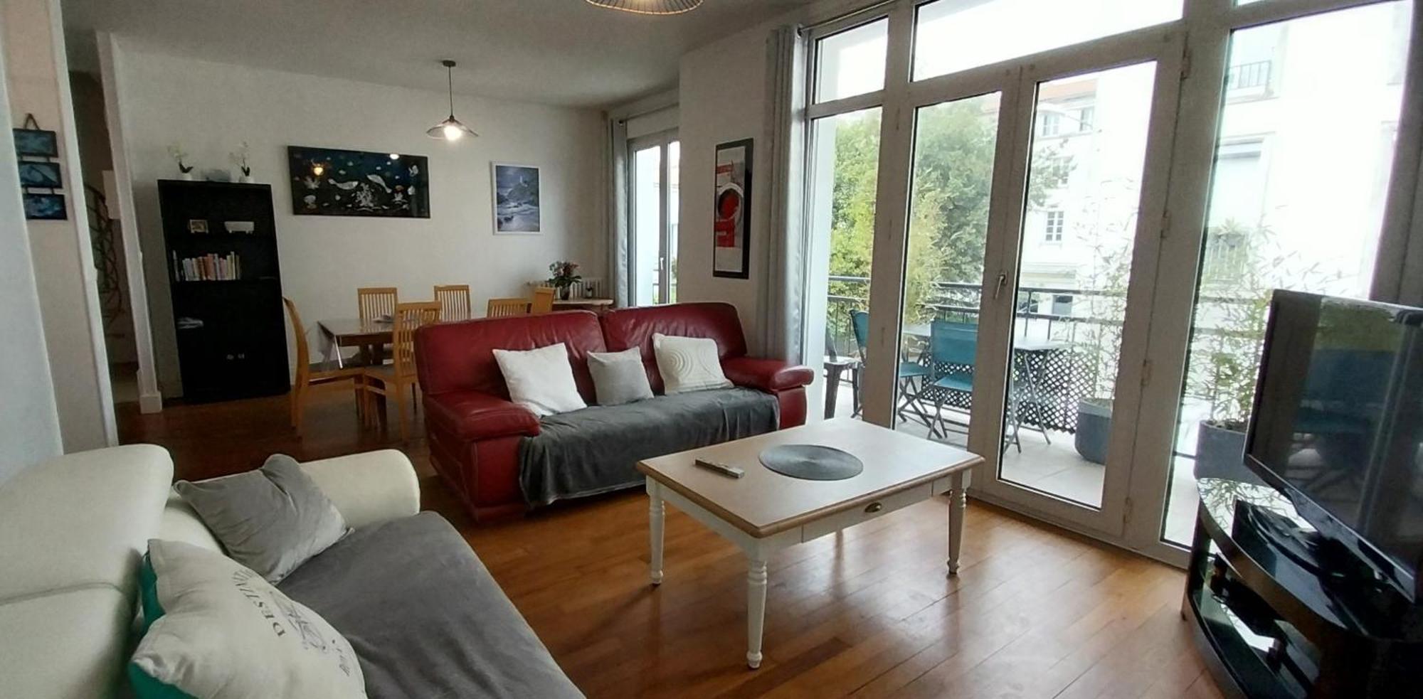 Maison De Ville Plein Centre, 3 Etoiles, A 200M De La Plage, Parking Prive, Wifi Royan Luaran gambar